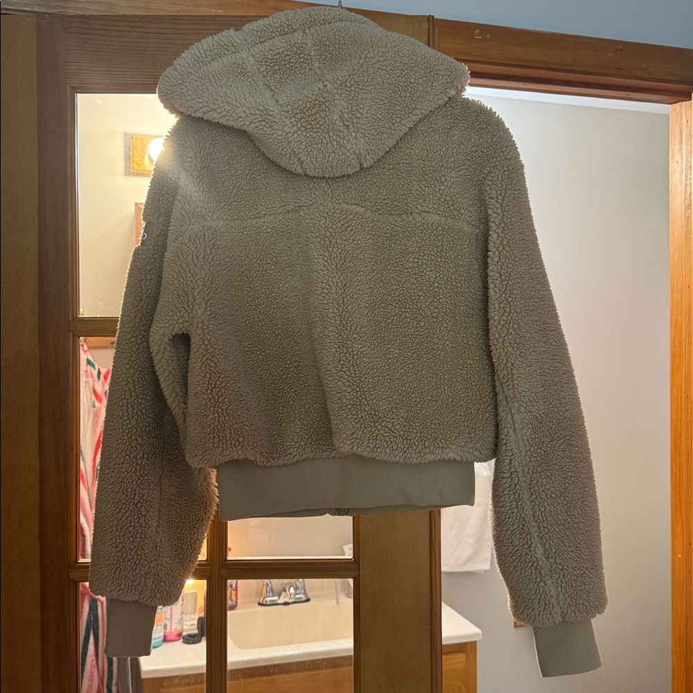 ALO Yoga Tan Teddy Jacket - Picture 6 of 6